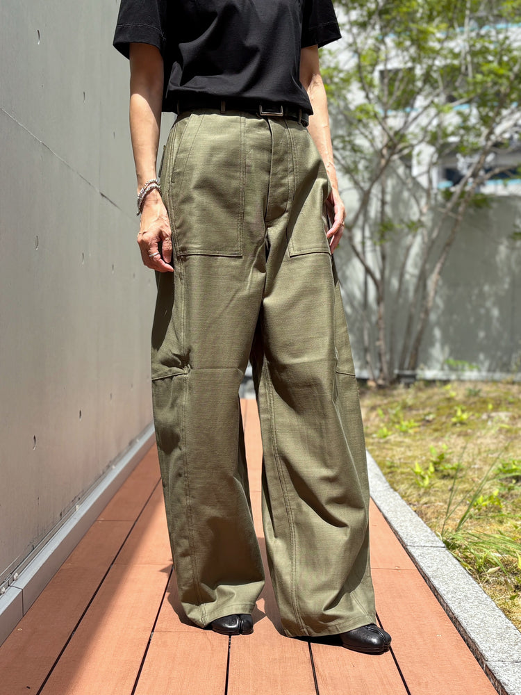 HYKE / BACK SATIN BARREL-LEG PANTS / OLIVE DRAB / 13412 /