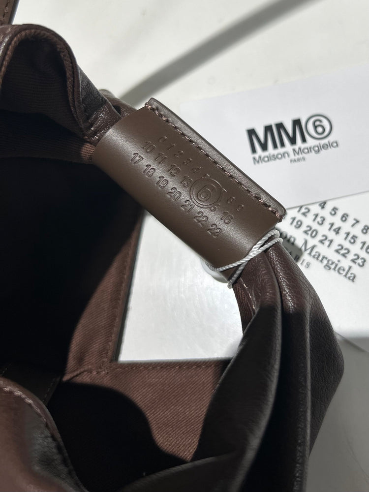 MM⑥  Maison Margiela / Japanese  bag classic crossbody / cocoa brown / SB6WD0026P8396