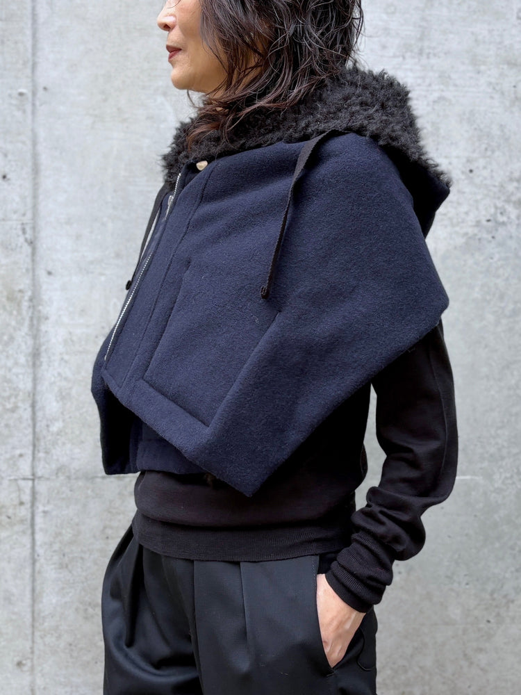 tao / ウールエステルモッサ先染×エステルフェイクファー ケープ / NAVY / TP-J017-051