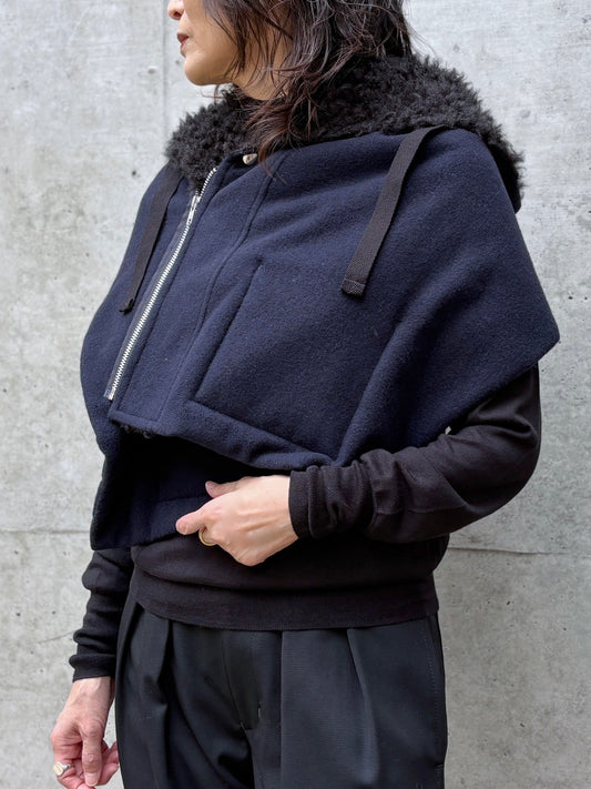 tao / ウールエステルモッサ先染×エステルフェイクファー ケープ / NAVY / TP-J017-051