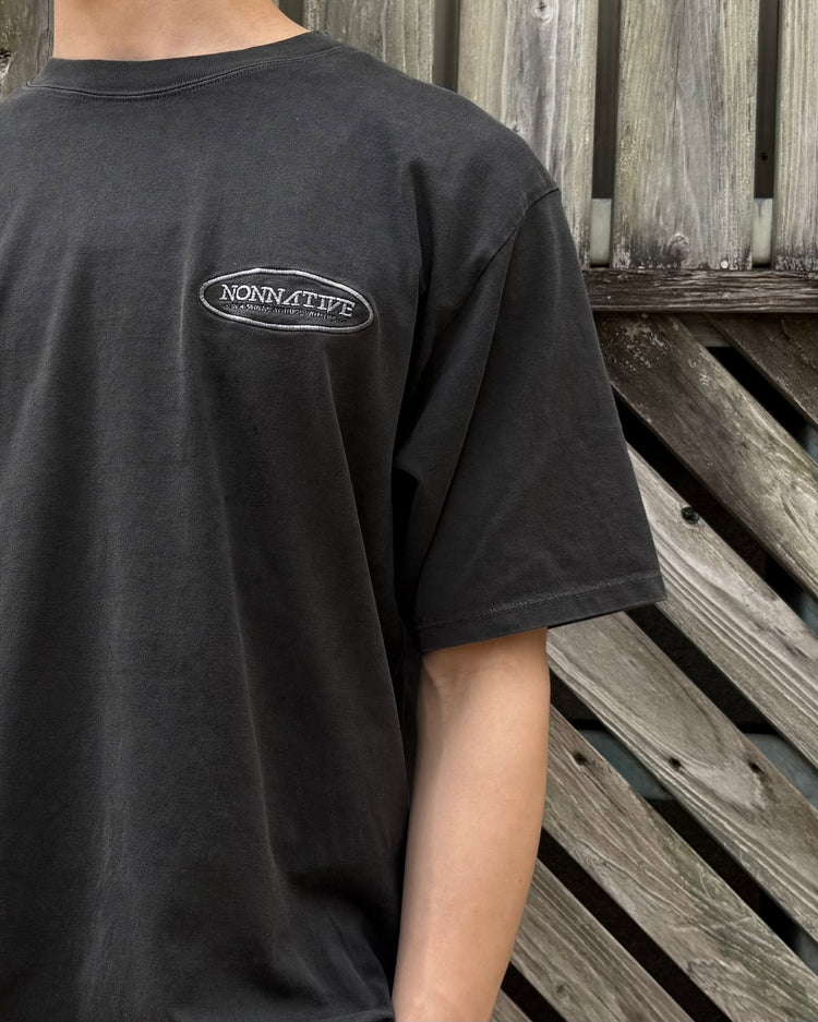 nonnative / DWELLER S/S TEE "NONNATIVE - 1" / CHARCOAL / NN-T4801
