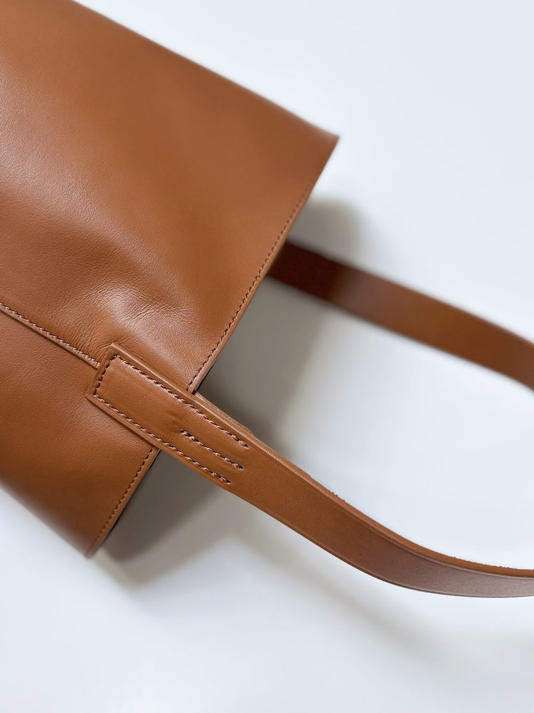 AURALEE / LEATHER SHOULDER BAG - S MADE BY AETA / BROWN / A26AB01AE