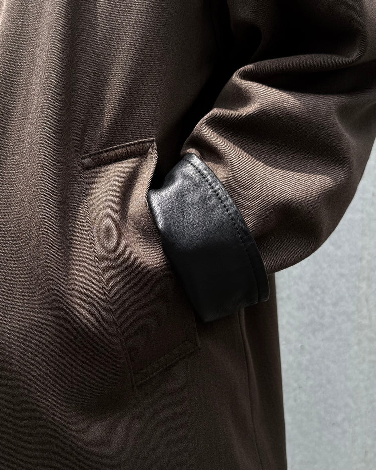 AURALEE / REVERSIBLE WOOL TWISTTED TWILL / SHEEP LEATHER HALF COAT / BROWN CHAMBRAY × BLACK / A26AC01AN