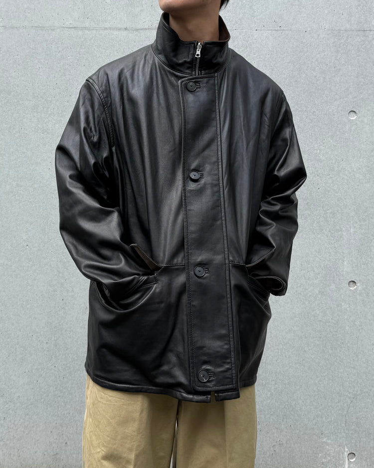 AURALEE / REVERSIBLE WOOL TWISTTED TWILL / SHEEP LEATHER HALF COAT / BROWN CHAMBRAY × BLACK / A26AC01AN