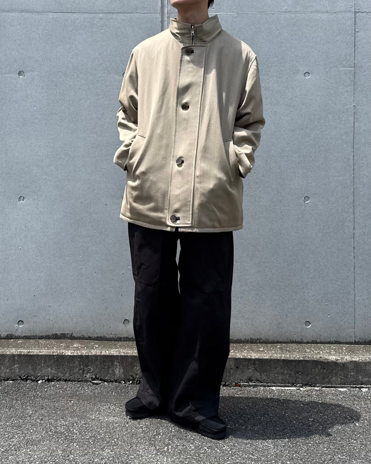 AURALEE / REVERSIBLE WOOL TWISTTED TWILL / SHEEP LEATHER HALF COAT / KHAKI BEIGE CHAMBRAY × BLACK / A26AC01AN