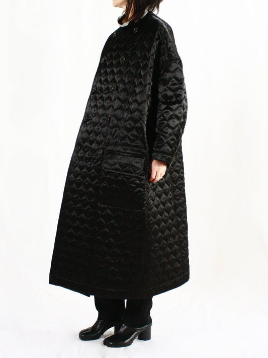 noir kei ninomiya / サテンキルトノーカラーロングコート / BLACK / 3N-C005-05