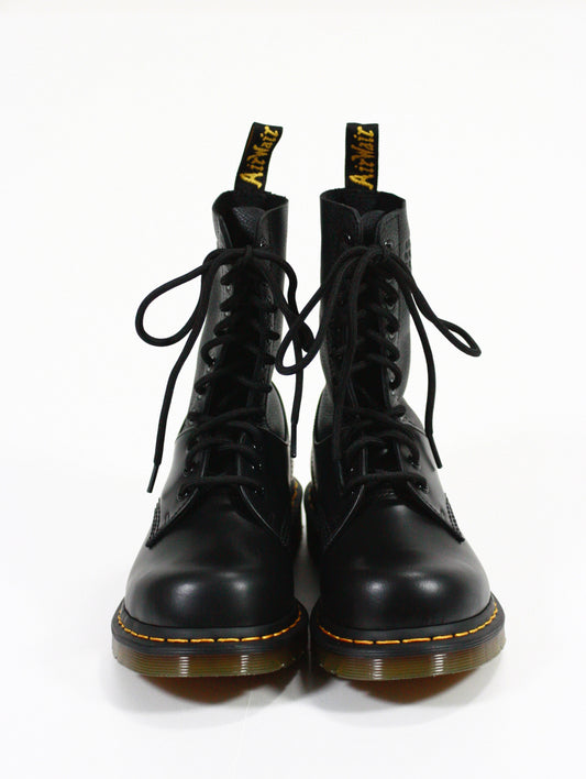 MM6 × Dr.Martens / Martens 10 Eye Twisted and reimagined / BLACK