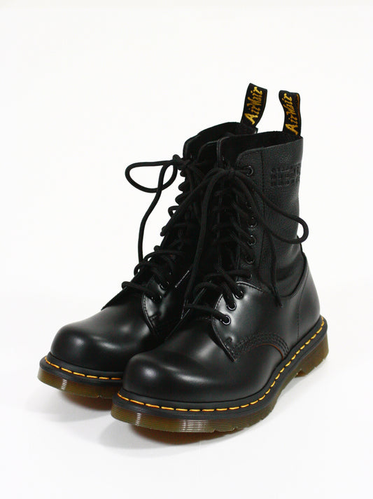 MM6 × Dr.Martens / Martens 10 Eye Twisted and reimagined / BLACK