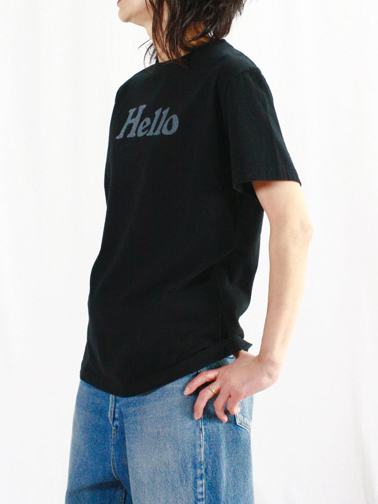 MADISONBLUE / HELLO CREW NECK TEE / BLACK / MB000-7001