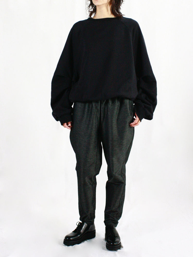 COGTHEBIGSMOKE / LEILA WIDE CUFF SWEAT SHIRT  / BLACK / 12101-109-1206-1