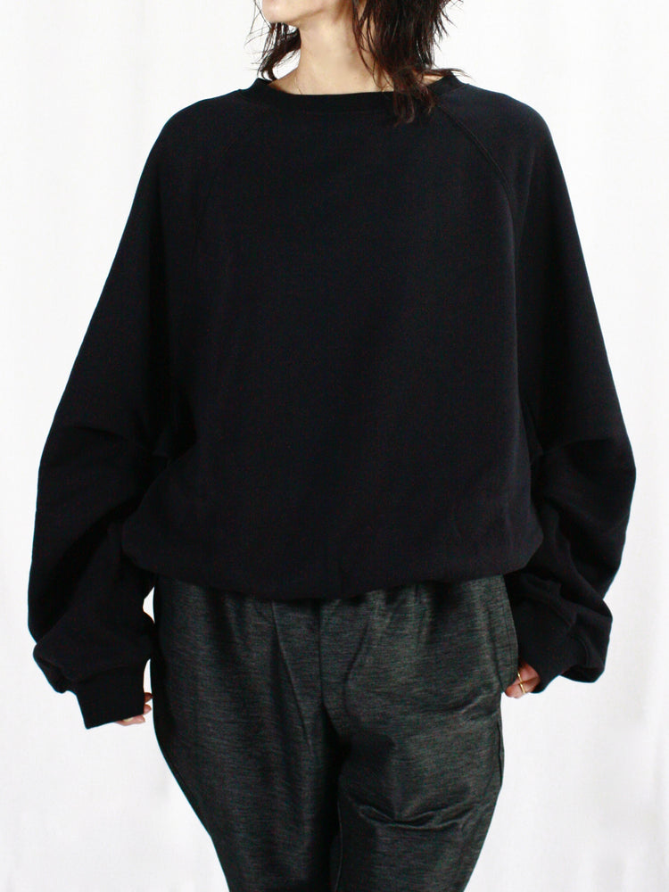 COGTHEBIGSMOKE / LEILA WIDE CUFF SWEAT SHIRT  / BLACK / 12101-109-1206-1