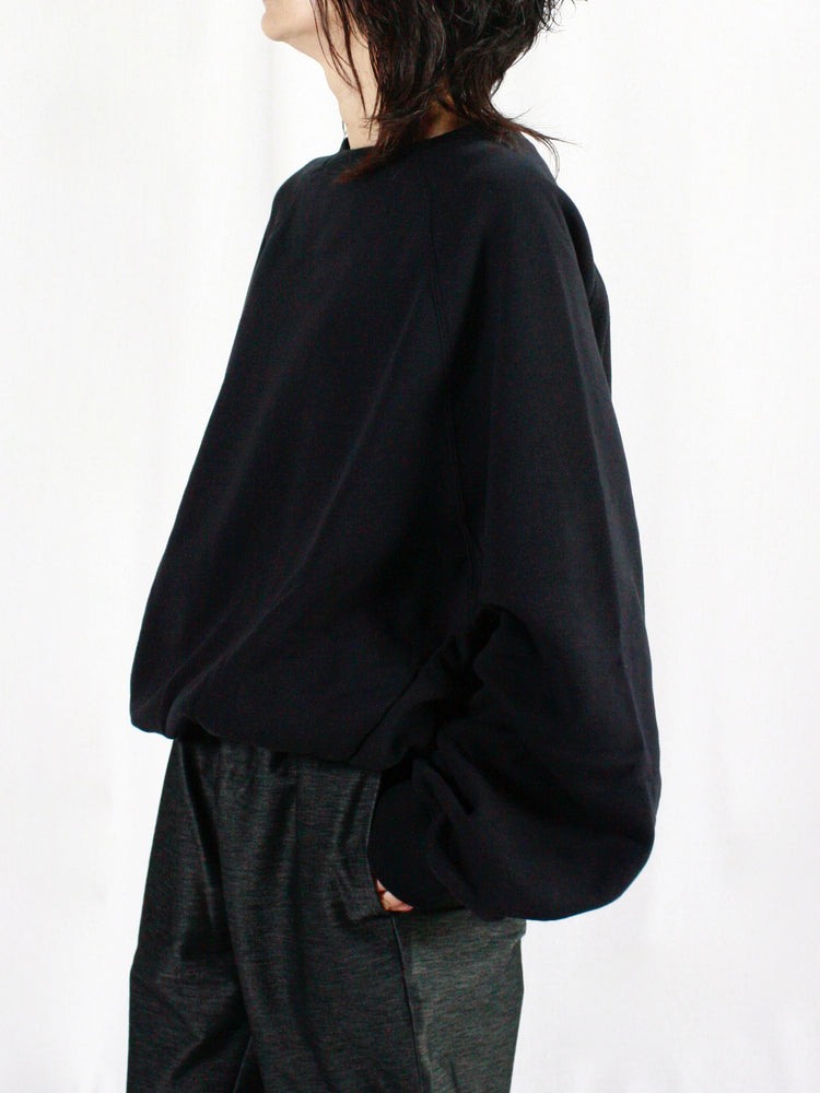 COGTHEBIGSMOKE / LEILA WIDE CUFF SWEAT SHIRT  / BLACK / 12101-109-1206-1