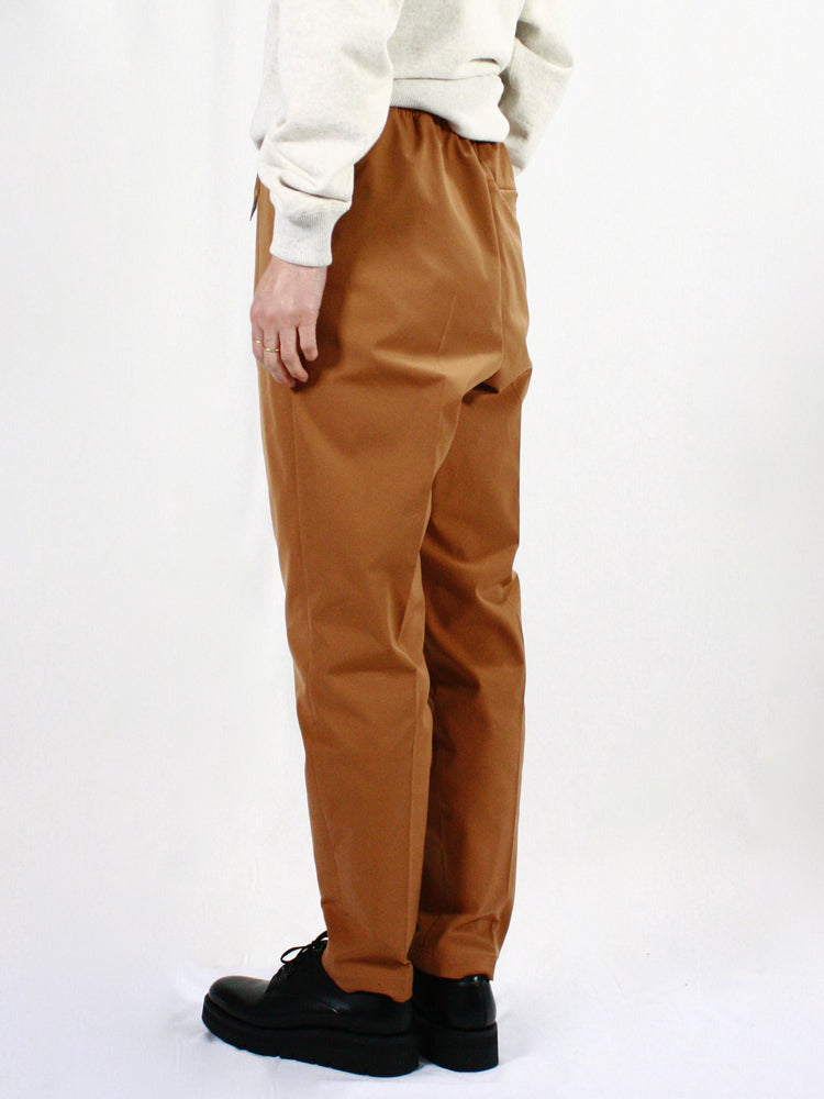 HYKE / TASLAN TWILL TAPERED PANTS / CAMEL / 13337