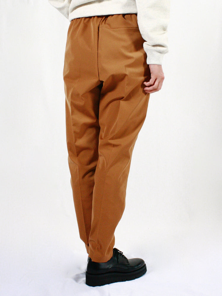 HYKE / TASLAN TWILL TAPERED PANTS / CAMEL / 13337