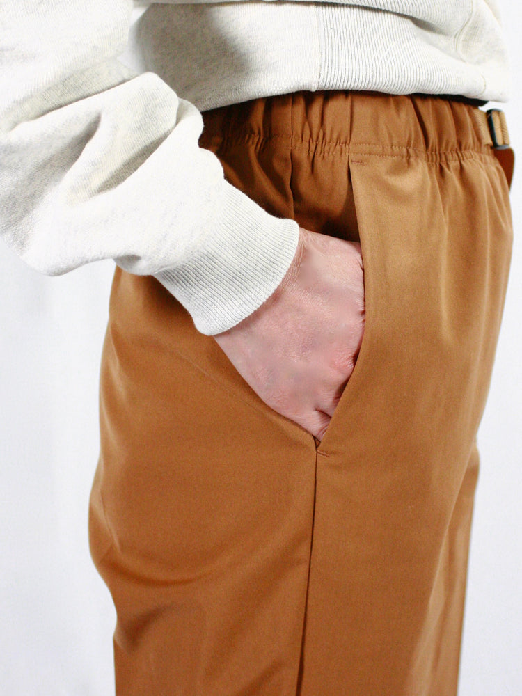 HYKE / TASLAN TWILL TAPERED PANTS / CAMEL / 13337