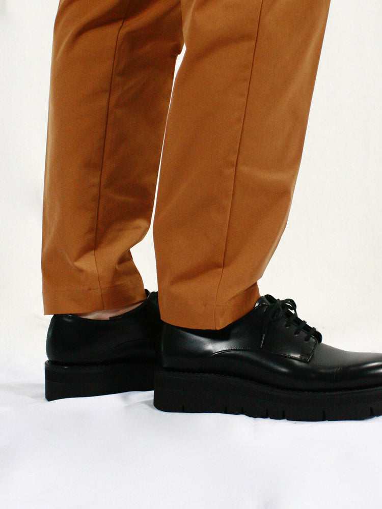 HYKE / TASLAN TWILL TAPERED PANTS / CAMEL / 13337