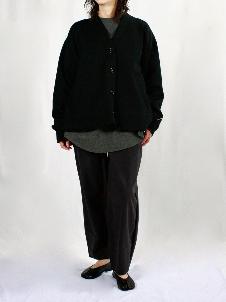 någonstans / back flare cardigan / BLACK / 470IS880-0581