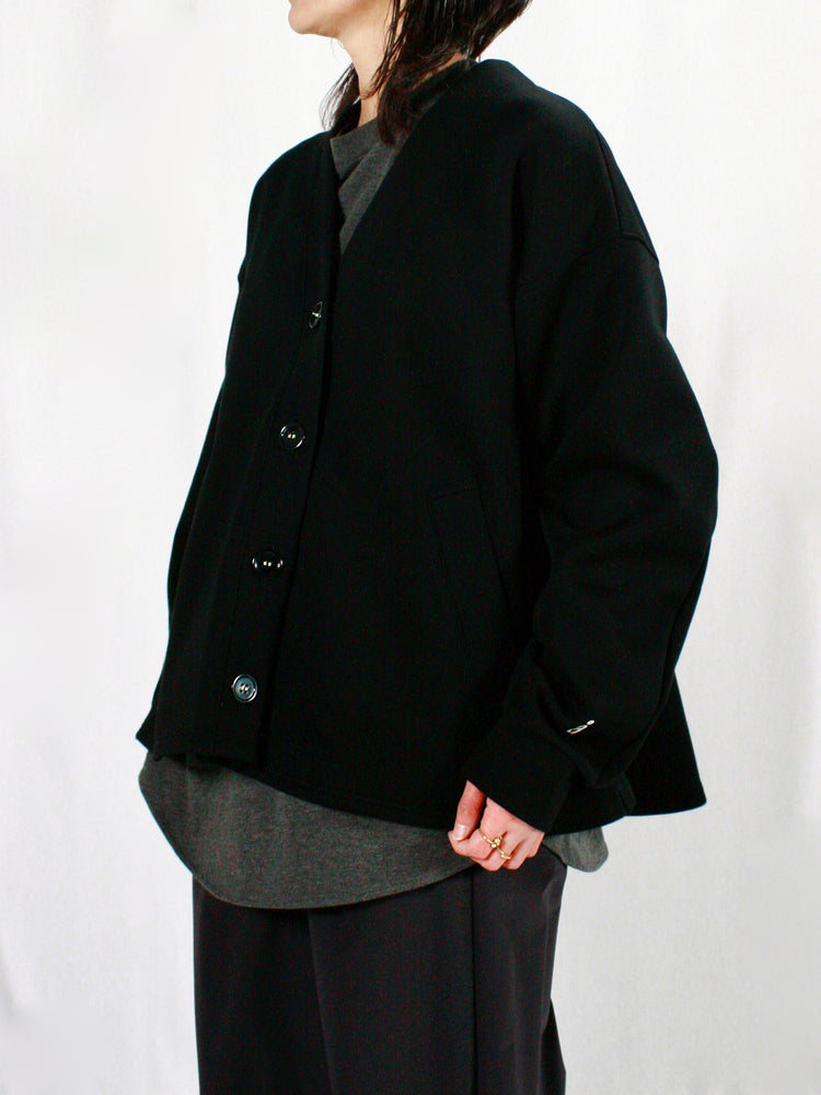 någonstans / back flare cardigan / BLACK / 470IS880-0581