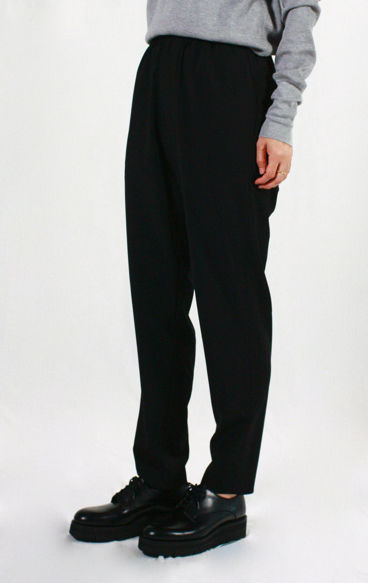 HYKE / STRETCH TAPPERED PANTS・BLACK・13306