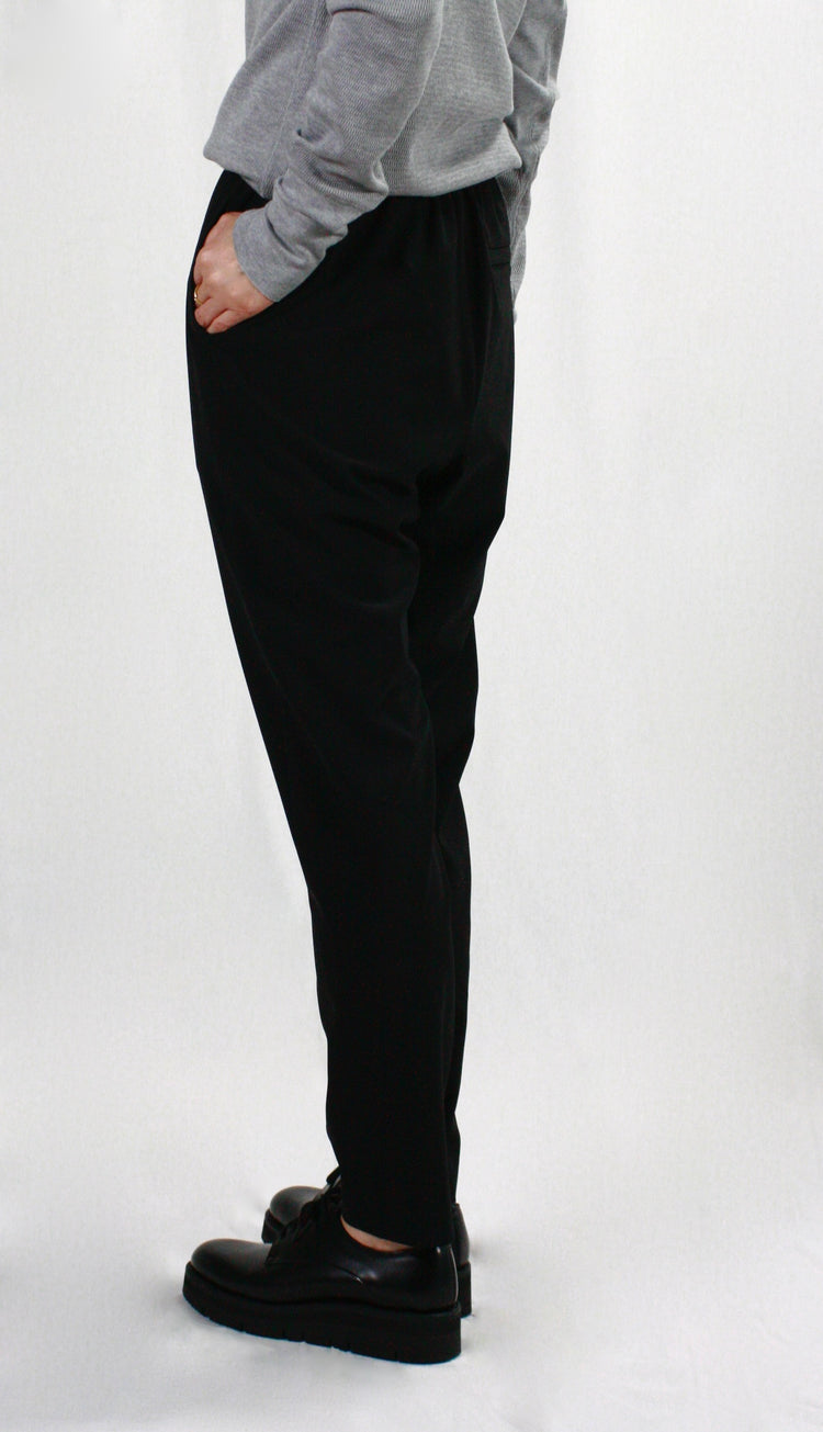 HYKE / STRETCH TAPPERED PANTS・BLACK・13306