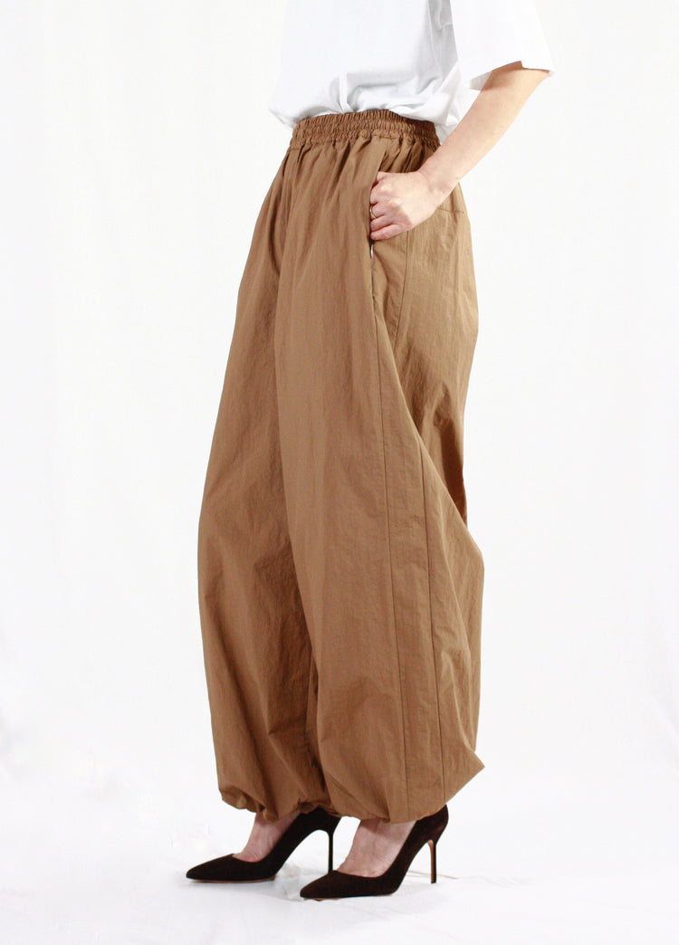 ASTRAET / ナイロンワイドトラックパンツ / MID BROWN / 5422-199-0441