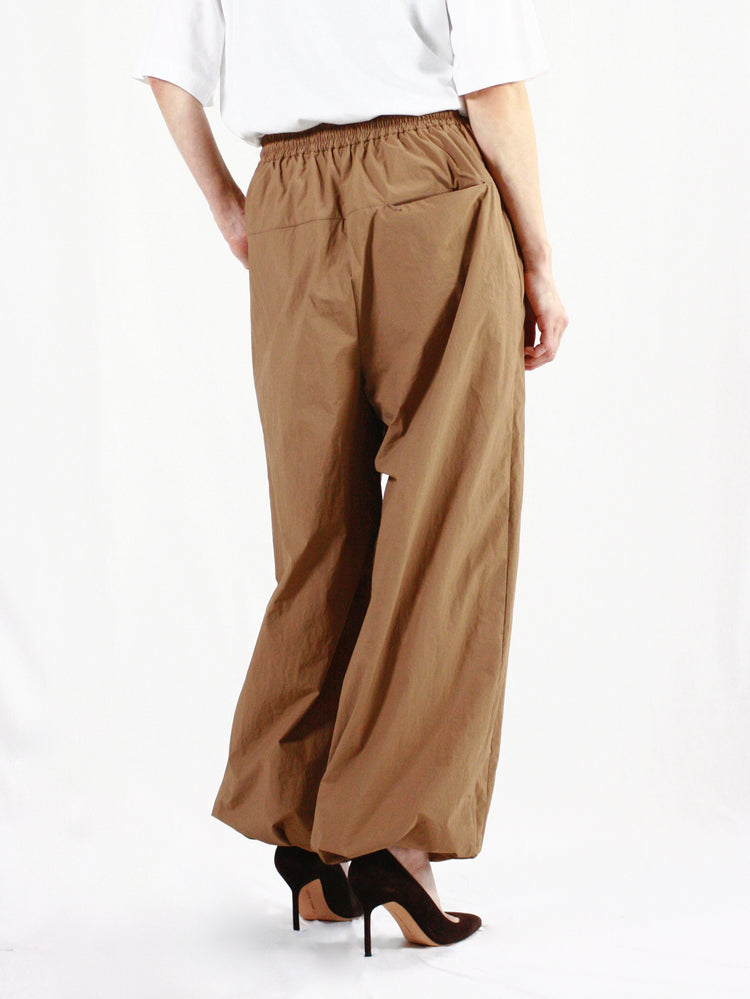 ASTRAET / ナイロンワイドトラックパンツ / MID BROWN / 5422-199-0441