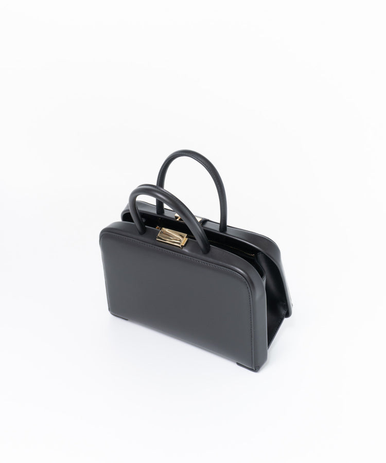 PUNTI. / PLAIN PORTRAIT-HAND / BLACK / P-047