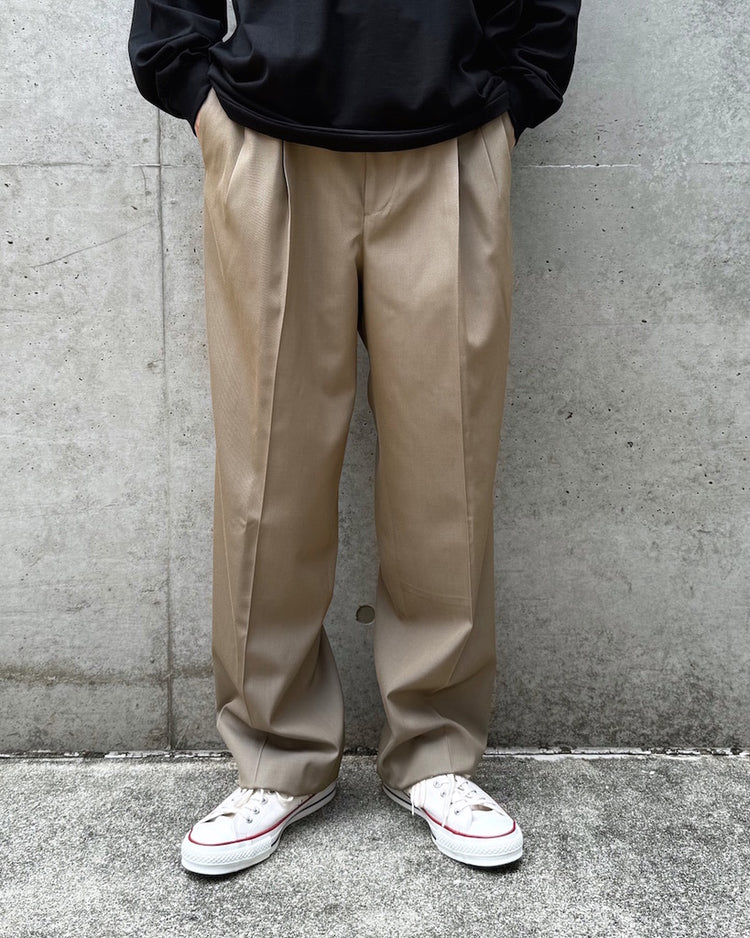 AURALEE / LIGHT WOOL MAX GABARDINE TWO-TUCK SLACKS / KHAKI CHAMBRAY / A25AP03MG