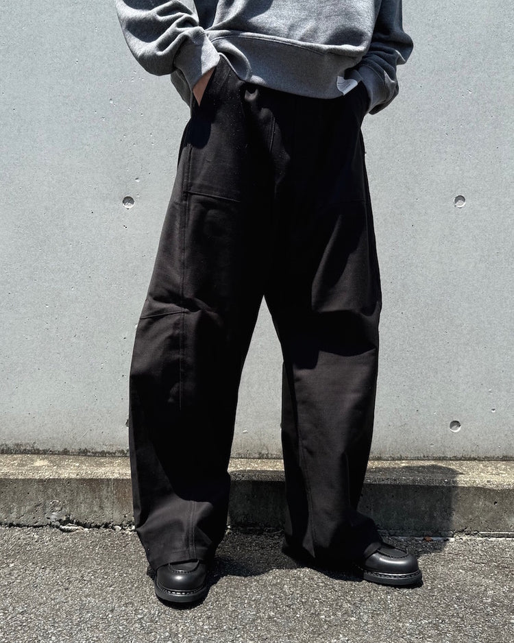 HYKE / BACK SATIN BARREL-LEG PANTS / BLACK / 13350