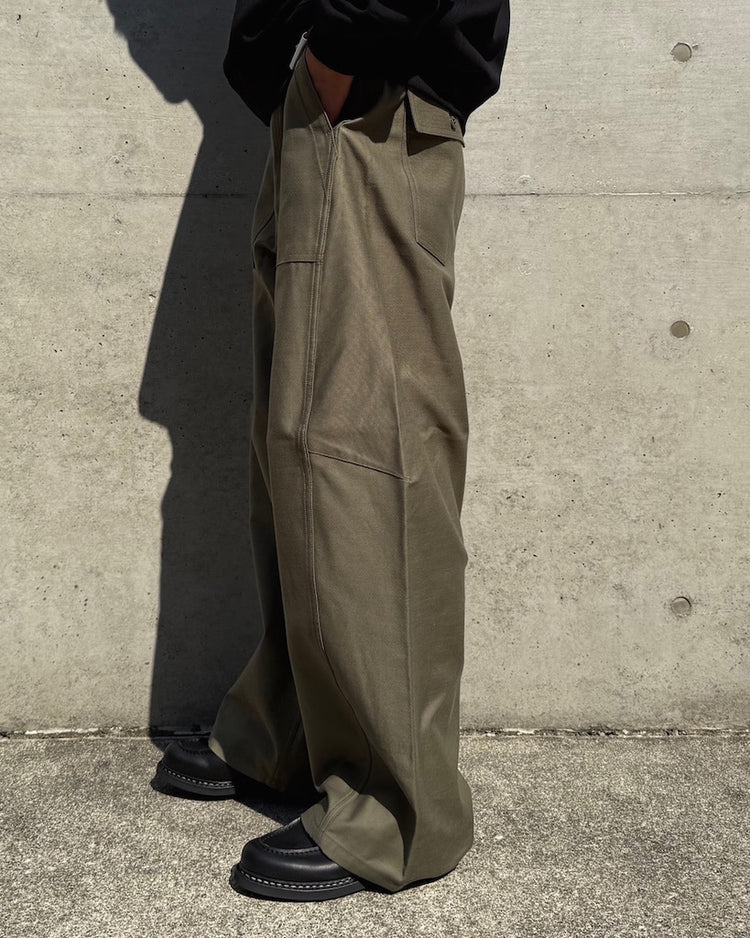 HYKE / BACK SATIN BARREL-LEG PANTS / OLIVE DRAB / 13350