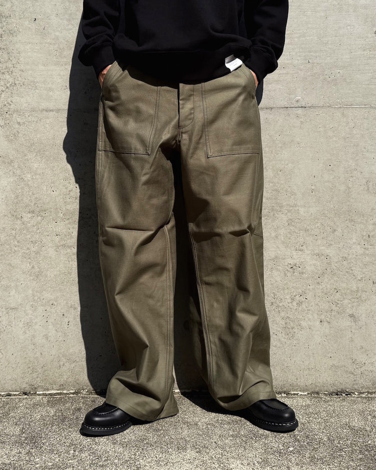 HYKE / BACK SATIN BARREL-LEG PANTS / OLIVE DRAB / 13350