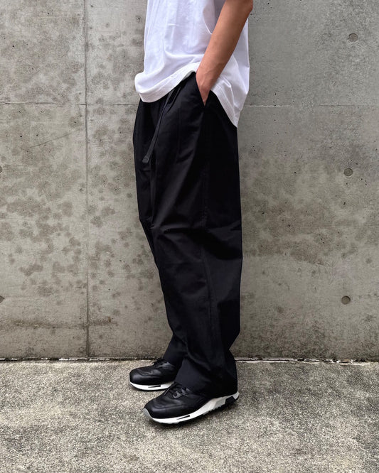COMME des GARCONS HOMME / 綿ツイル 二ドム加工 Belted Pants / HP-P012-051-1 / BLACK