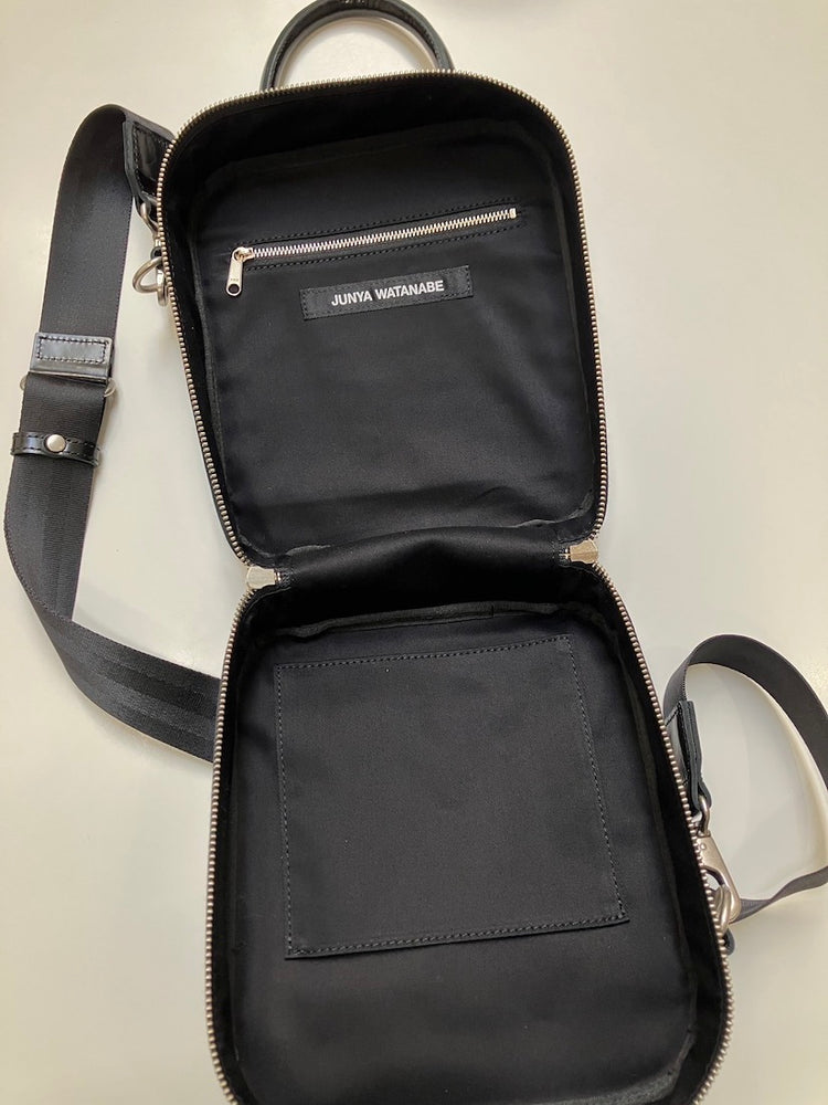 JUNYA WATANABE / ステアガラス×クロコ型押し ショルダー付き2wayバッグ  / BLACK / JP-K204-051